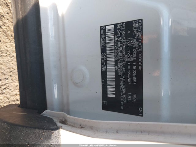 Toyota Rav4 Xle 2018 JTMRFREV9JD240754 Image 9