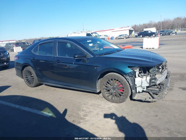44121367 :رقم المزاد ، 4T1B11HK2JU663979 vin ، 2018 Toyota Camry Se مزاد بيع
