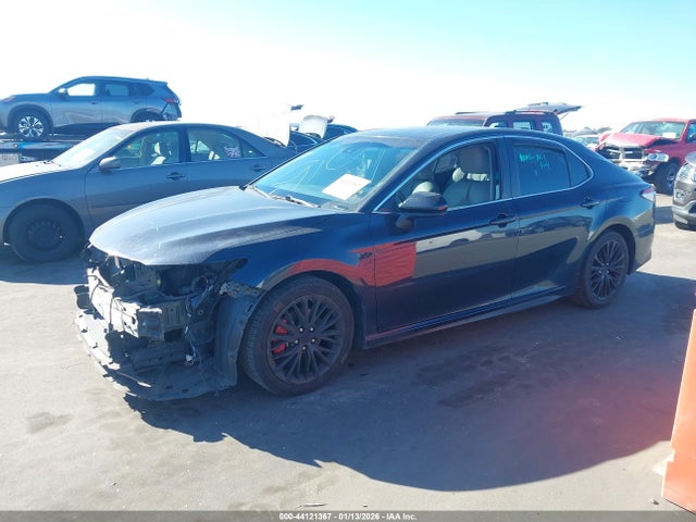 44121367 :رقم المزاد ، 4T1B11HK2JU663979 vin ، 2018 Toyota Camry Se مزاد بيع