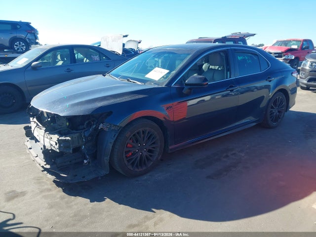 44121367 :رقم المزاد ، 4T1B11HK2JU663979 vin ، 2018 Toyota Camry Se مزاد بيع