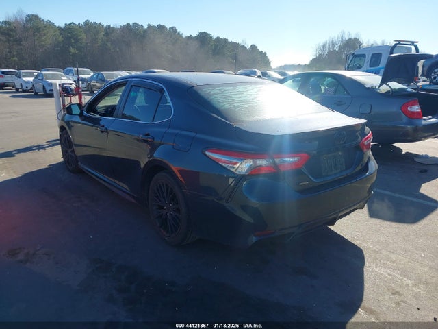 44121367 :رقم المزاد ، 4T1B11HK2JU663979 vin ، 2018 Toyota Camry Se مزاد بيع