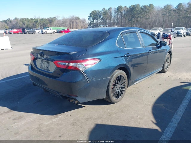 44121367 :رقم المزاد ، 4T1B11HK2JU663979 vin ، 2018 Toyota Camry Se مزاد بيع