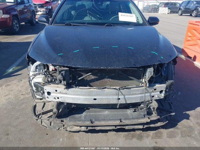 44121367 :رقم المزاد ، 4T1B11HK2JU663979 vin ، 2018 Toyota Camry Se مزاد بيع