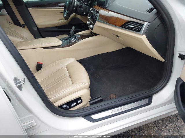 2018 BMW 530I WBAJA5C5XJWA35942 Photo 4