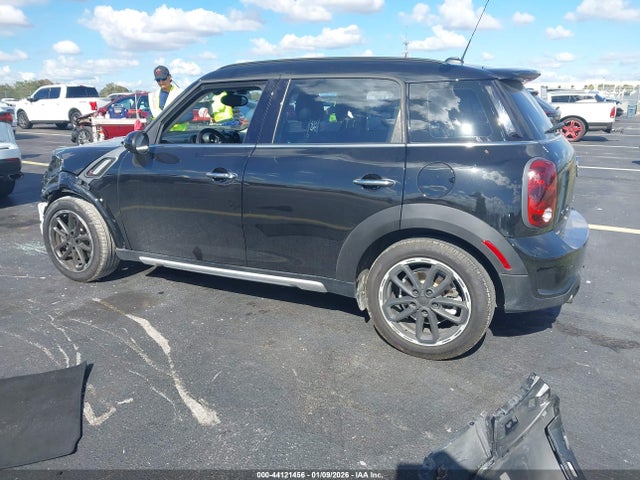 2016 MINI COUNTRYMAN WMWZC3C50GWT07650 Photo 2