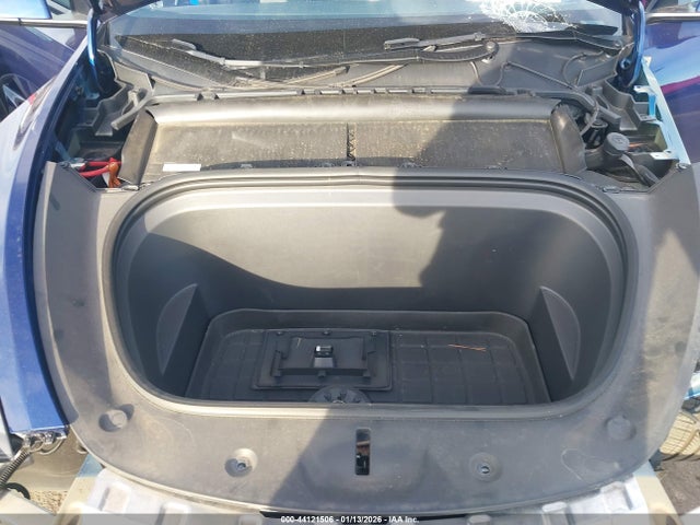 2024 Tesla Model Y Performance Dual Motor All-wheel Drive მანქანა იყიდება აუქციონზე, vin: 7SAYGDEF7RF042041, აუქციონის ნომერი: 44121506