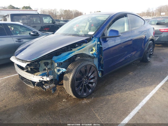 2024 Tesla Model Y Performance Dual Motor All-wheel Drive მანქანა იყიდება აუქციონზე, vin: 7SAYGDEF7RF042041, აუქციონის ნომერი: 44121506