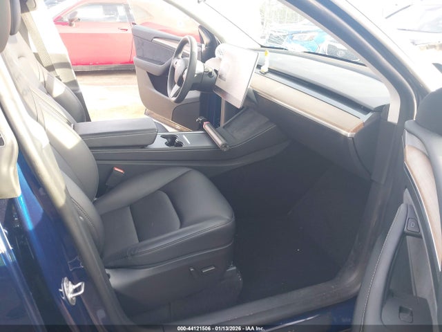 2024 Tesla Model Y Performance Dual Motor All-wheel Drive მანქანა იყიდება აუქციონზე, vin: 7SAYGDEF7RF042041, აუქციონის ნომერი: 44121506