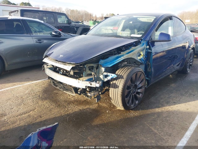 2024 Tesla Model Y Performance Dual Motor All-wheel Drive მანქანა იყიდება აუქციონზე, vin: 7SAYGDEF7RF042041, აუქციონის ნომერი: 44121506