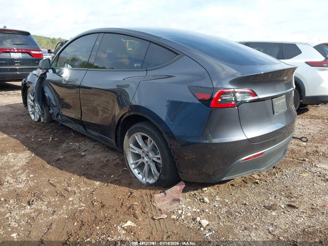 2024 TESLA MODEL Y 7SAYGDEE2RA232074 Photo 2