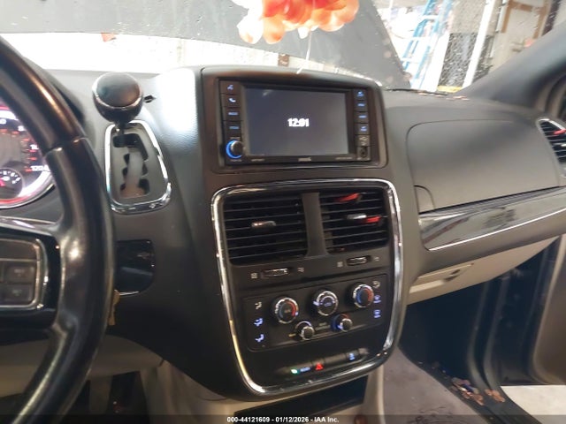 44121609 :رقم المزاد ، 2C4RDGCG5JR215524 vin ، 2018 Dodge Grand Caravan Sxt مزاد بيع