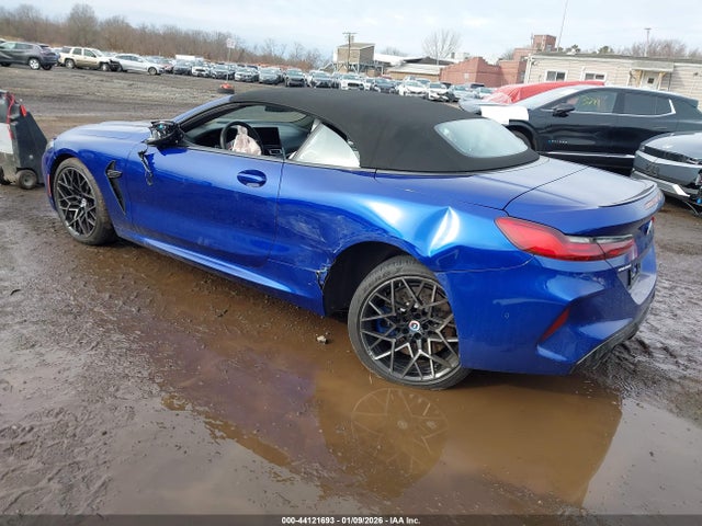 2023 BMW M8 CABRIOLET WBSDZ0C02PCK72974 Photo 2