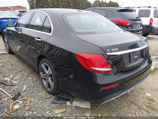 2019 MERCEDES-BENZ E 300 WDDZF4KB7KA535843 Photo 2