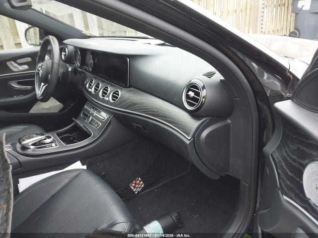 2019 MERCEDES-BENZ E 300 WDDZF4KB7KA535843 Photo 4