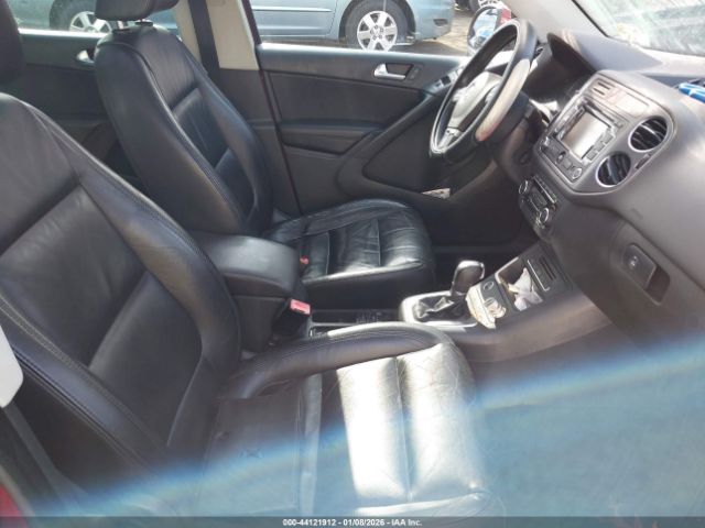 2011 VOLKSWAGEN TIGUAN WVGAV7AX1BW002152 Photo 4