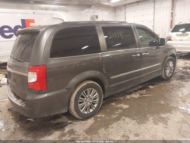 2016 Chrysler Town & Country Touring-l Anniversary Edition მანქანა იყიდება აუქციონზე, vin: 2C4RC1CG2GR150530, აუქციონის ნომერი: 44121959