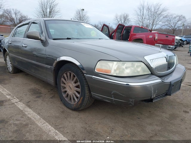2004 LINCOLN TOWN CAR 1LNHM83W64Y614687