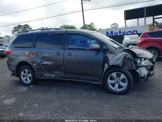5TDKZ3DC3KS990324 Toyota Sienna Le 8 Passenger