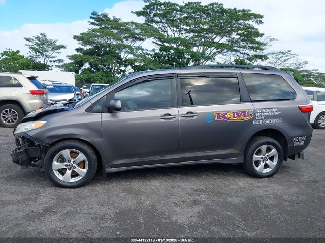 5TDKZ3DC3KS990324 Toyota Sienna Le 8 Passenger