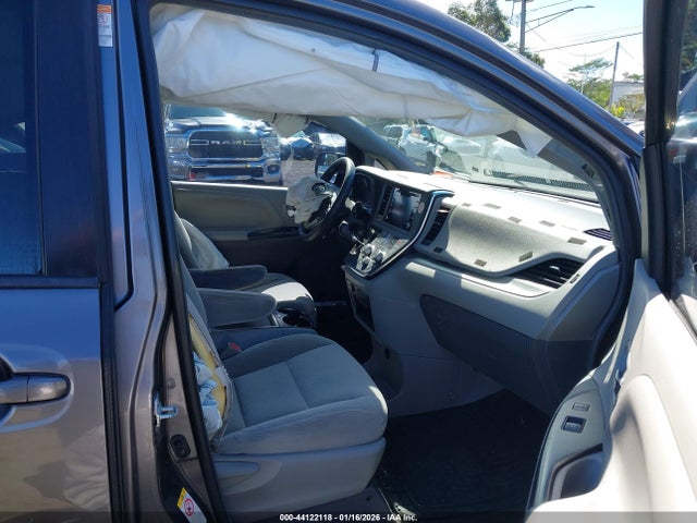 5TDKZ3DC3KS990324 Toyota Sienna Le 8 Passenger
