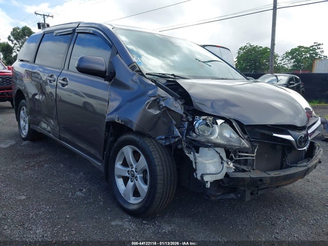 5TDKZ3DC3KS990324 Toyota Sienna Le 8 Passenger