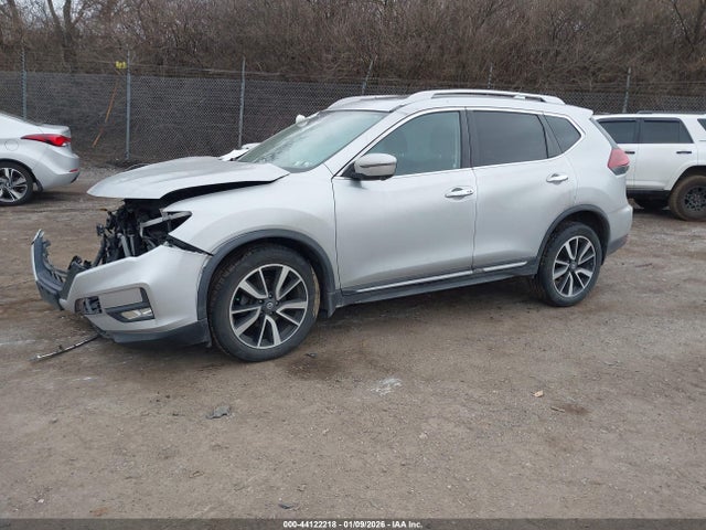 JN8AT2MV3JW326973 Nissan Rogue Sl