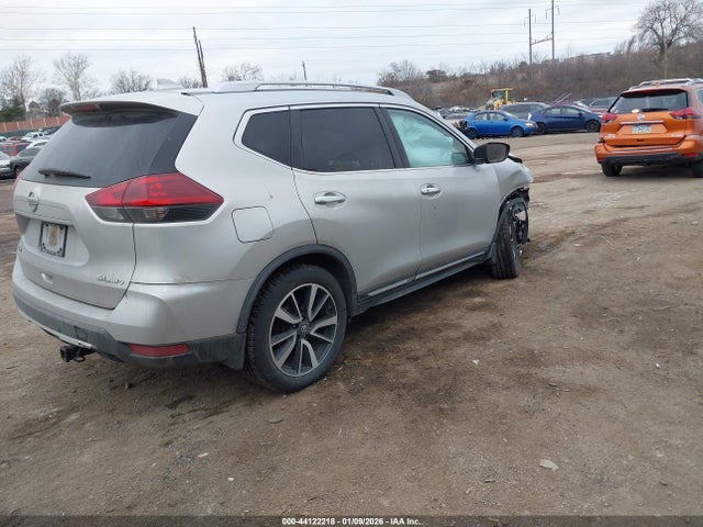 JN8AT2MV3JW326973 Nissan Rogue Sl