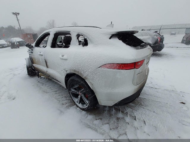 2017 JAGUAR F-PACE SADCM2BV3HA057860 Photo 2
