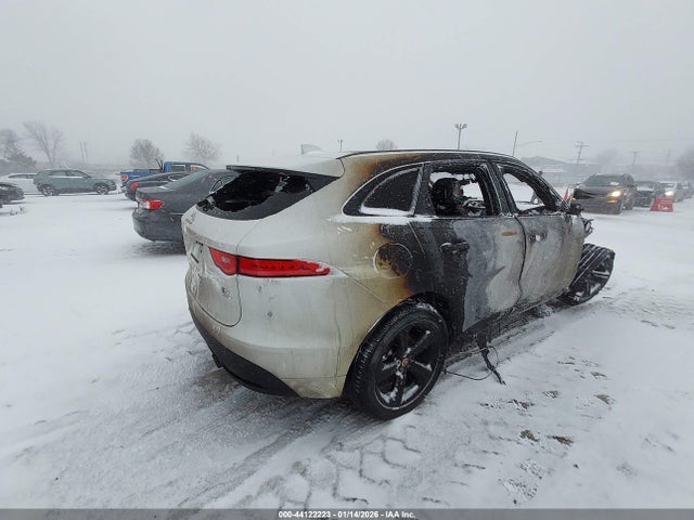 2017 JAGUAR F-PACE SADCM2BV3HA057860 Photo 3