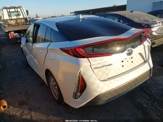 2020 TOYOTA PRIUS PRIME JTDKARFP9L3135897 Photo 2