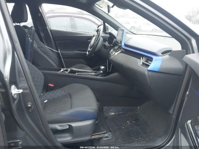 NMTKHMBX2NR141237 Toyota C-HR XLE