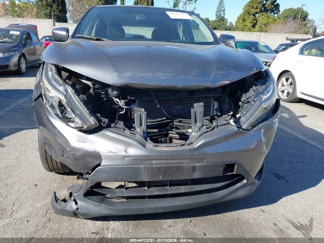 JN1BJ1CP0HW013783 Nissan Rogue Sport S