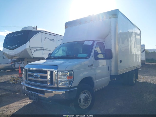 Ford E-450 Cutaway 2017 1FDXE4FS8HDC44642 Image 2
