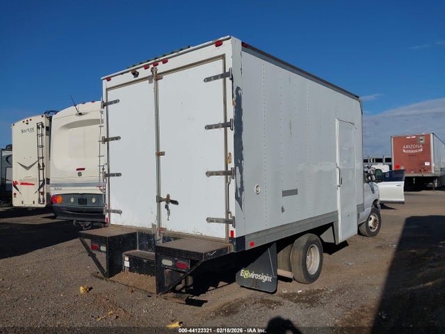 Ford E-450 Cutaway 2017 1FDXE4FS8HDC44642 Image 4