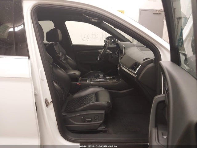 2018 AUDI SQ5 WA1C4BFY3J2064110 Photo 4