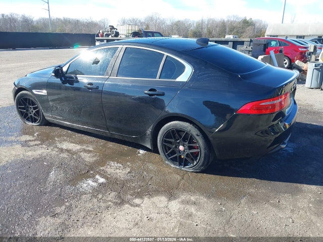 2017 JAGUAR XE SAJAD4BG7HA974995 Photo 2