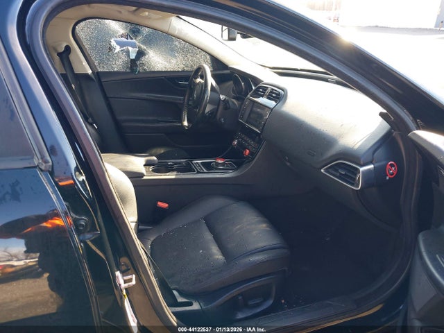 2017 JAGUAR XE SAJAD4BG7HA974995 Photo 4