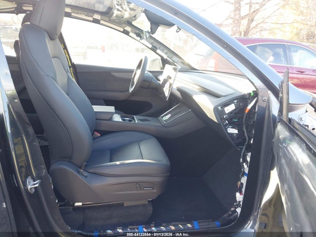 2026 TESLA MODEL Y 7SAYGDEE8TA460619 Photo 4