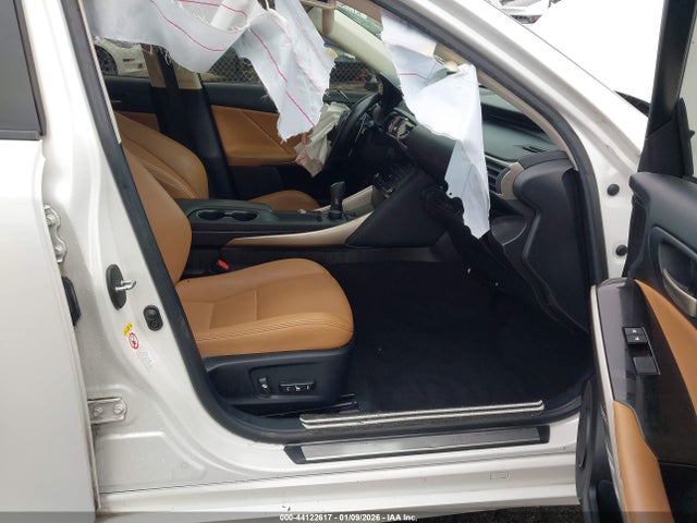 44122617 :رقم المزاد ، JTHBA1D2XJ5082801 vin ، 2018 Lexus Is 300 مزاد بيع