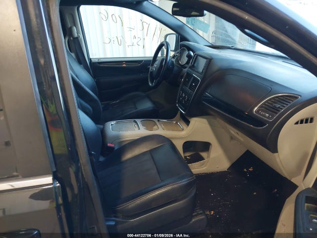 2C4RDGCG4KR683357 Dodge Grand Caravan Sxt