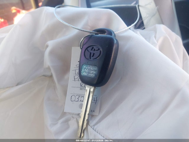 2013 TOYOTA PRIUS C JTDKDTB36D1032084 Photo 10