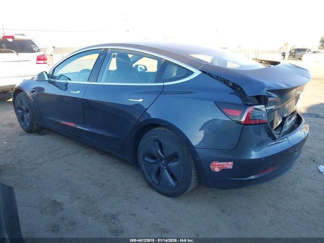 2018 TESLA MODEL 3 5YJ3E1EAXJF016277 Photo 2