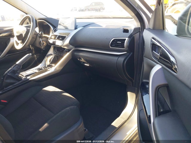 2020 MITSUBISHI ECLIPSE CROSS JA4AT4AA6LZ001903 Photo 4