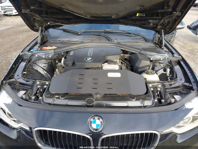 44122925 :رقم المزاد ، WBA8E5G56JNU48134 vin ، 2018 Bmw 320i Xdrive مزاد بيع