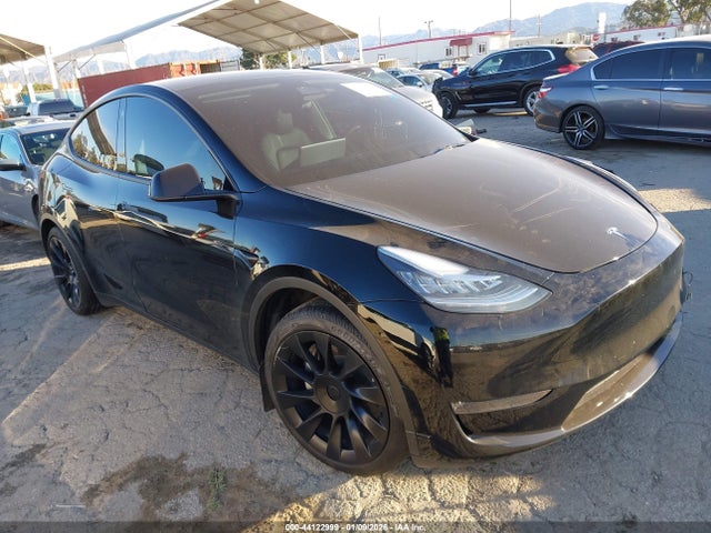 2023 TESLA MODEL Y 7SAYGDEE5PA106076 Photo 0
