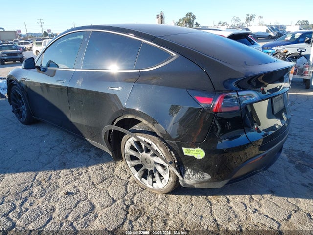 2023 TESLA MODEL Y 7SAYGDEE5PA106076 Photo 2