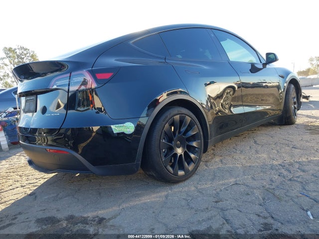 2023 TESLA MODEL Y 7SAYGDEE5PA106076 Photo 3