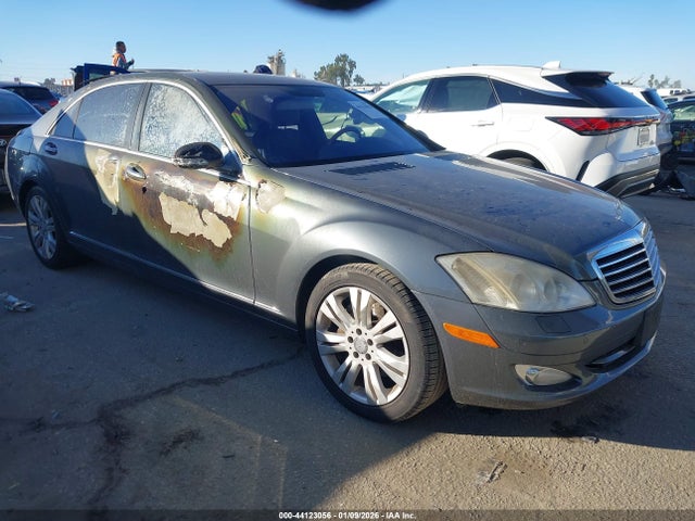 2009 MERCEDES-BENZ S 550 WDDNG71X89A274632