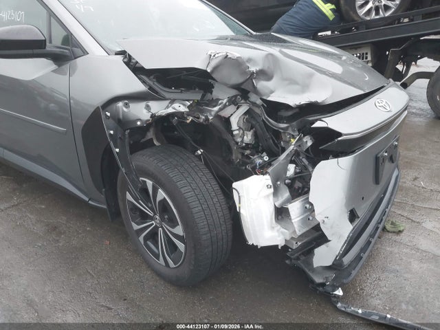 2024 TOYOTA BZ4X JTMABACA1RA060949 Photo 5