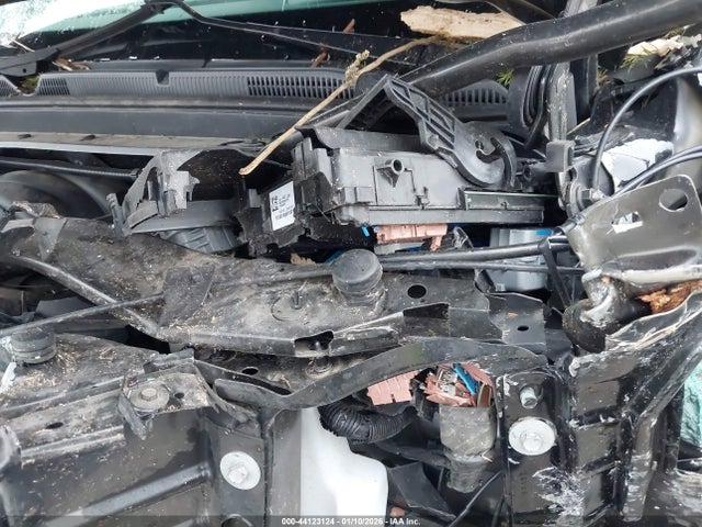 1GNSCJKC7KR132353 Chevrolet Suburban Premier